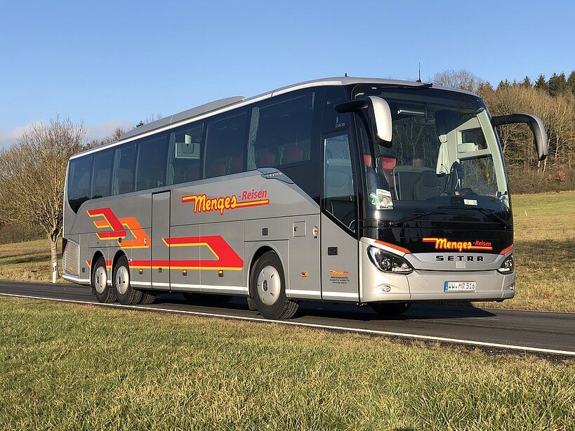Aktueller Reisebus von Menges Reisen aus dem Westerwald